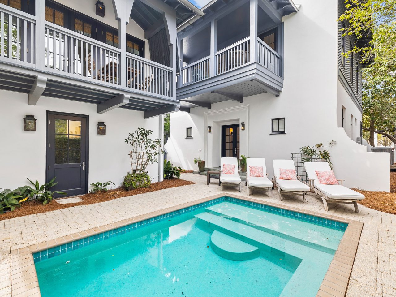 30A courtyard pool
